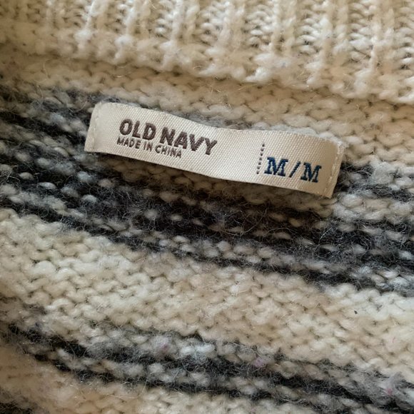 White and black Old Navy sweater - Picture 2 of 2